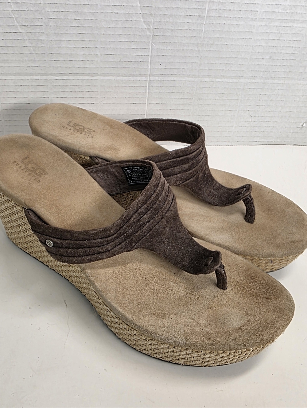 UGG Zamora Suede Wedge Sandals Sz 8
